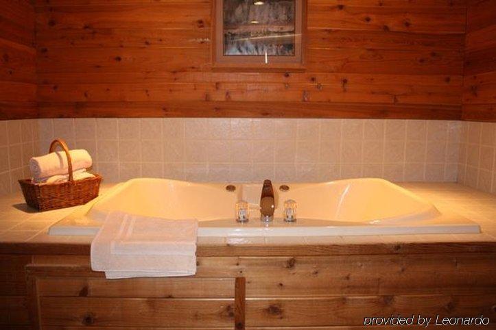 The Lodge At Crooked Lake Siren Habitación foto